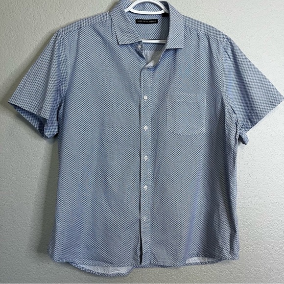 Saks Fifth Avenue Short Sleeve Button Down Men's Blue & White Patterned Shirt XL - Picture 5 of 13